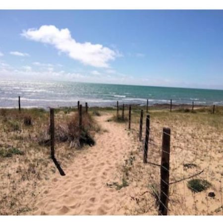 Les Pieds Dans L'Eau Acces Direct A La Plage La Cotiniere Exterior photo