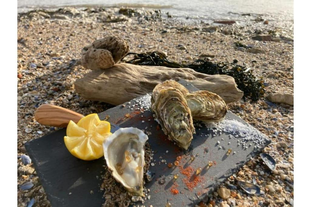 Les Pieds Dans L'Eau Acces Direct A La Plage La Cotiniere Exterior photo